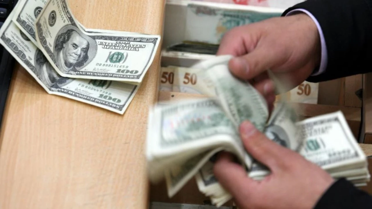 سعر الدولار مقابل الجنيه في تعاملات البنوك اليوم الأحد 10 مايو 2026